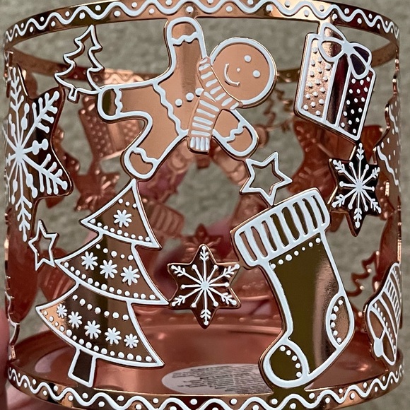 Bath & Body Works Gingerbread Ornaments 3-Wick Candle Holder - Picture 11 of 16